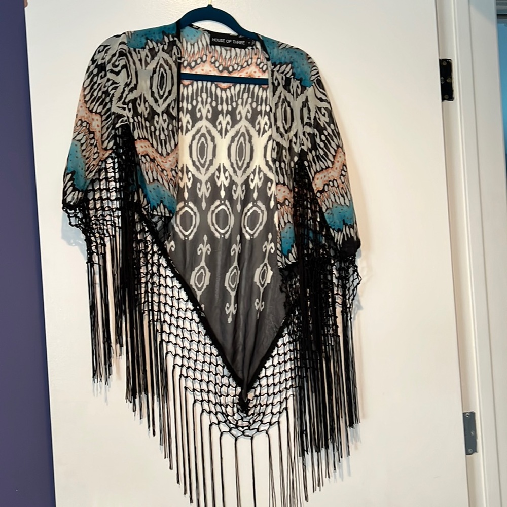 🎉 House of Three - size 6 - shawl with lots of black fringe NWOT 🎉